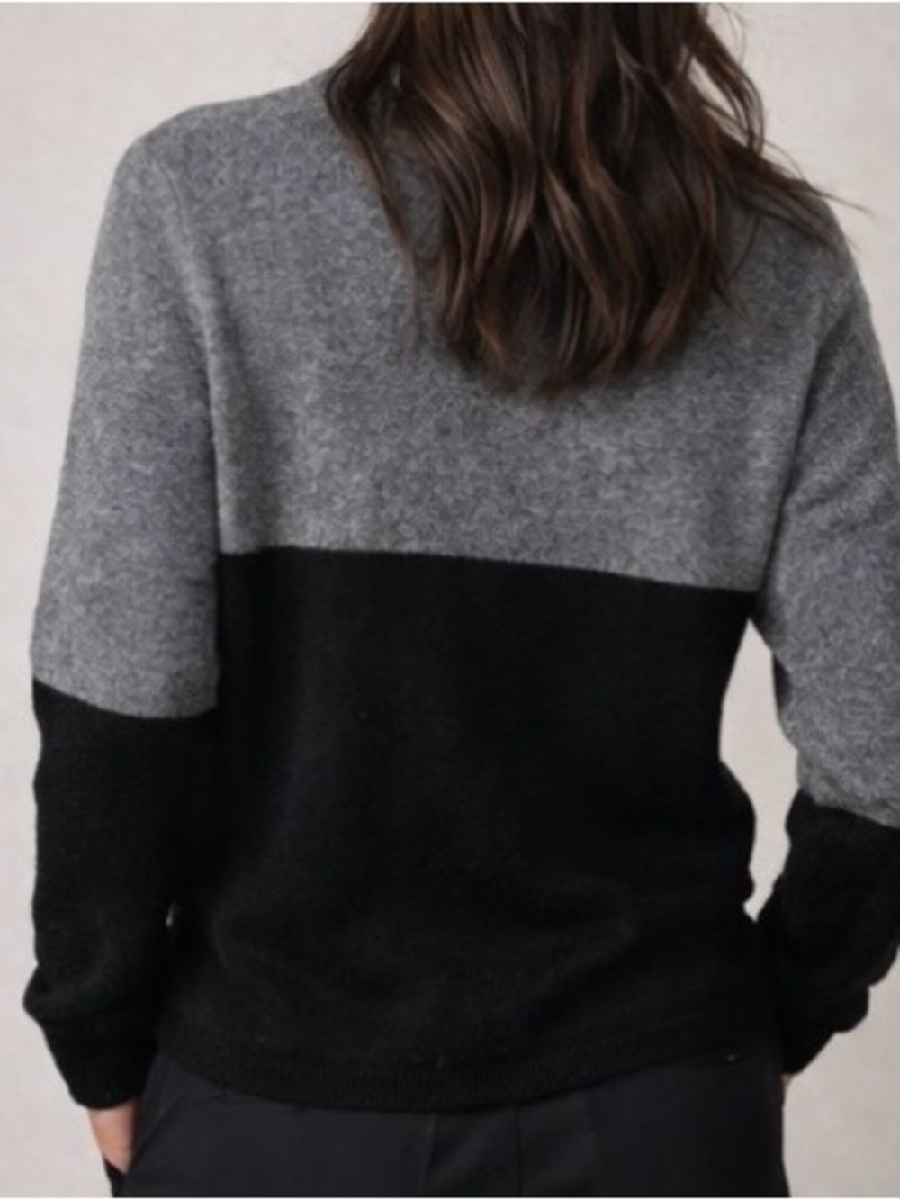 Bloomingdale’s Cashmere Colorblock Sweater M Gray Black 100% Cashmere Luxe Soft - Picture 3 of 4